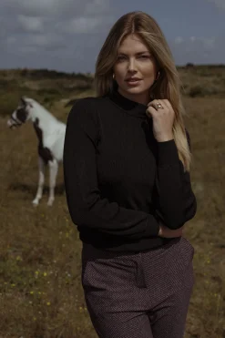 Brady shiny pullover - black