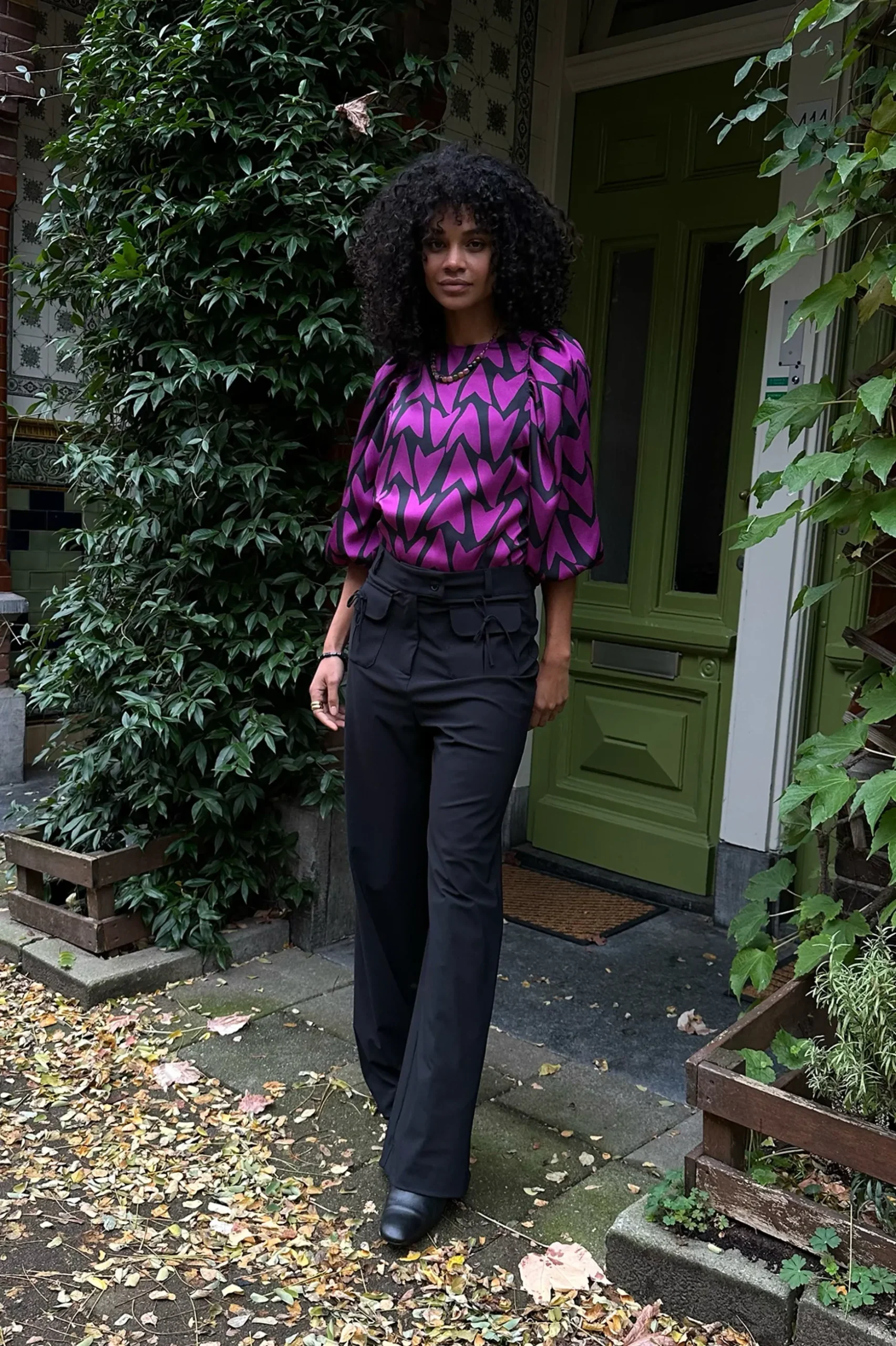 Les satin love blouse - black/magenta