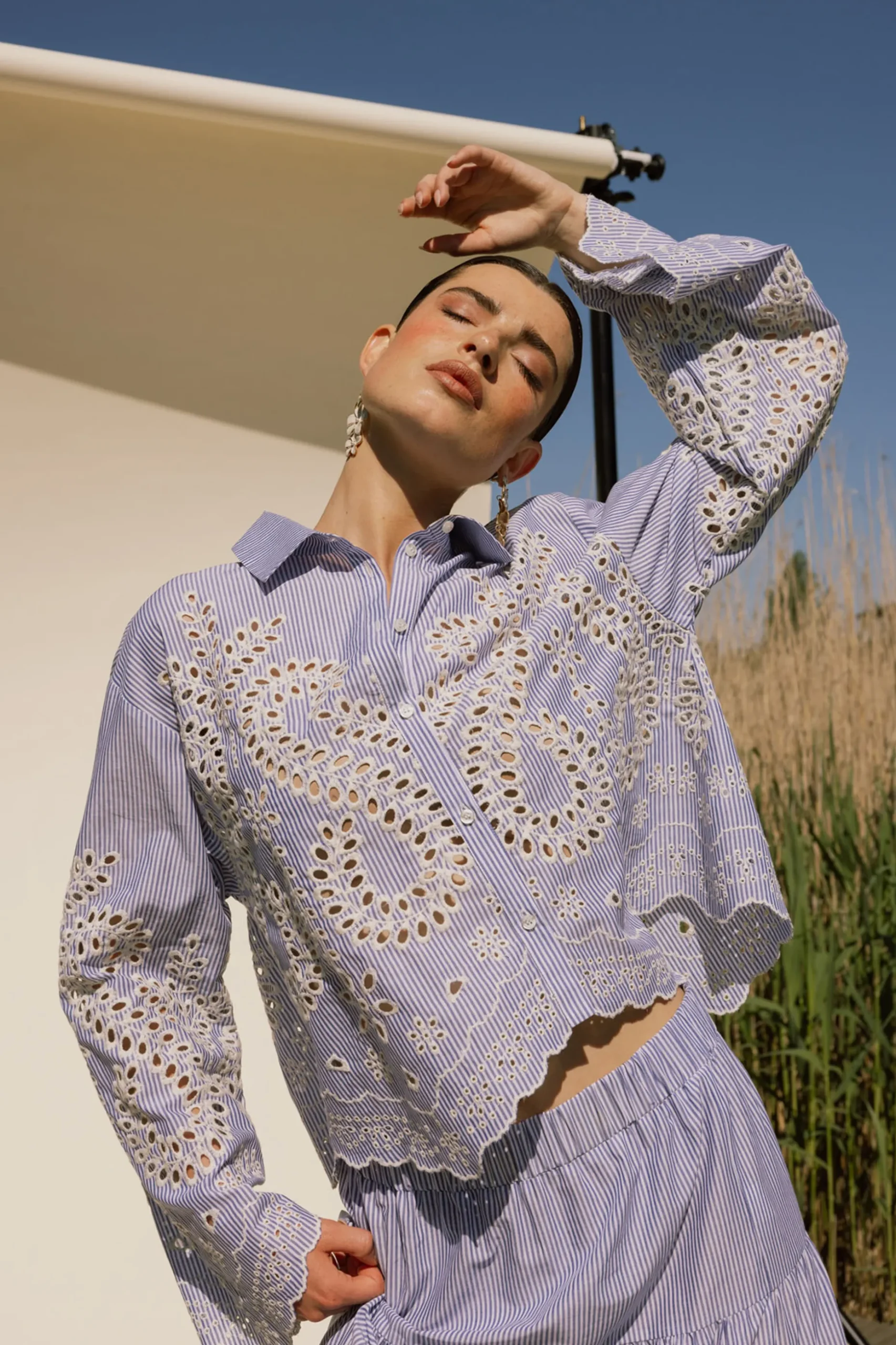 Midge border embroidery blouse - light blue/ecru