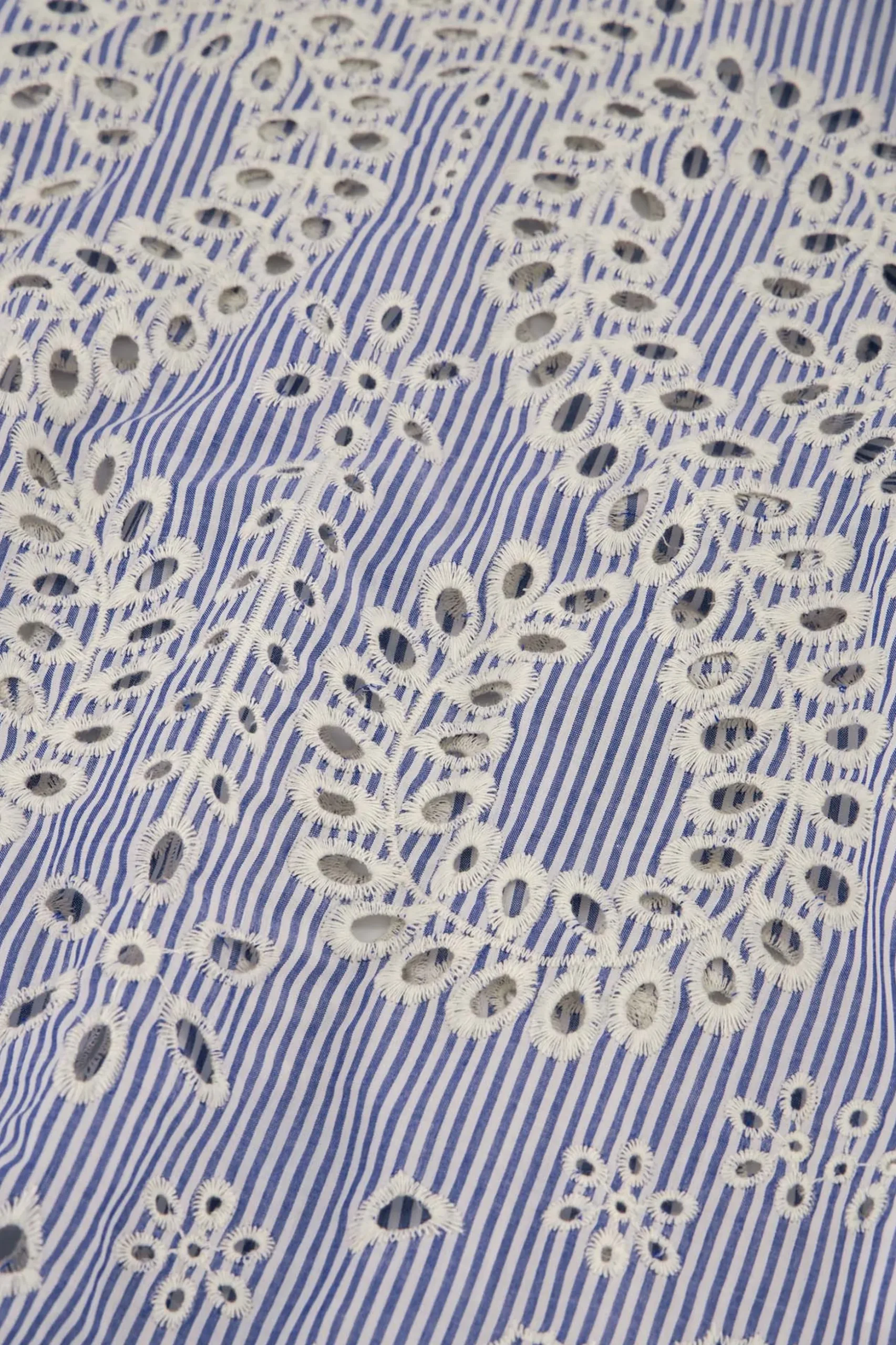 Midge border embroidery blouse - light blue/ecru