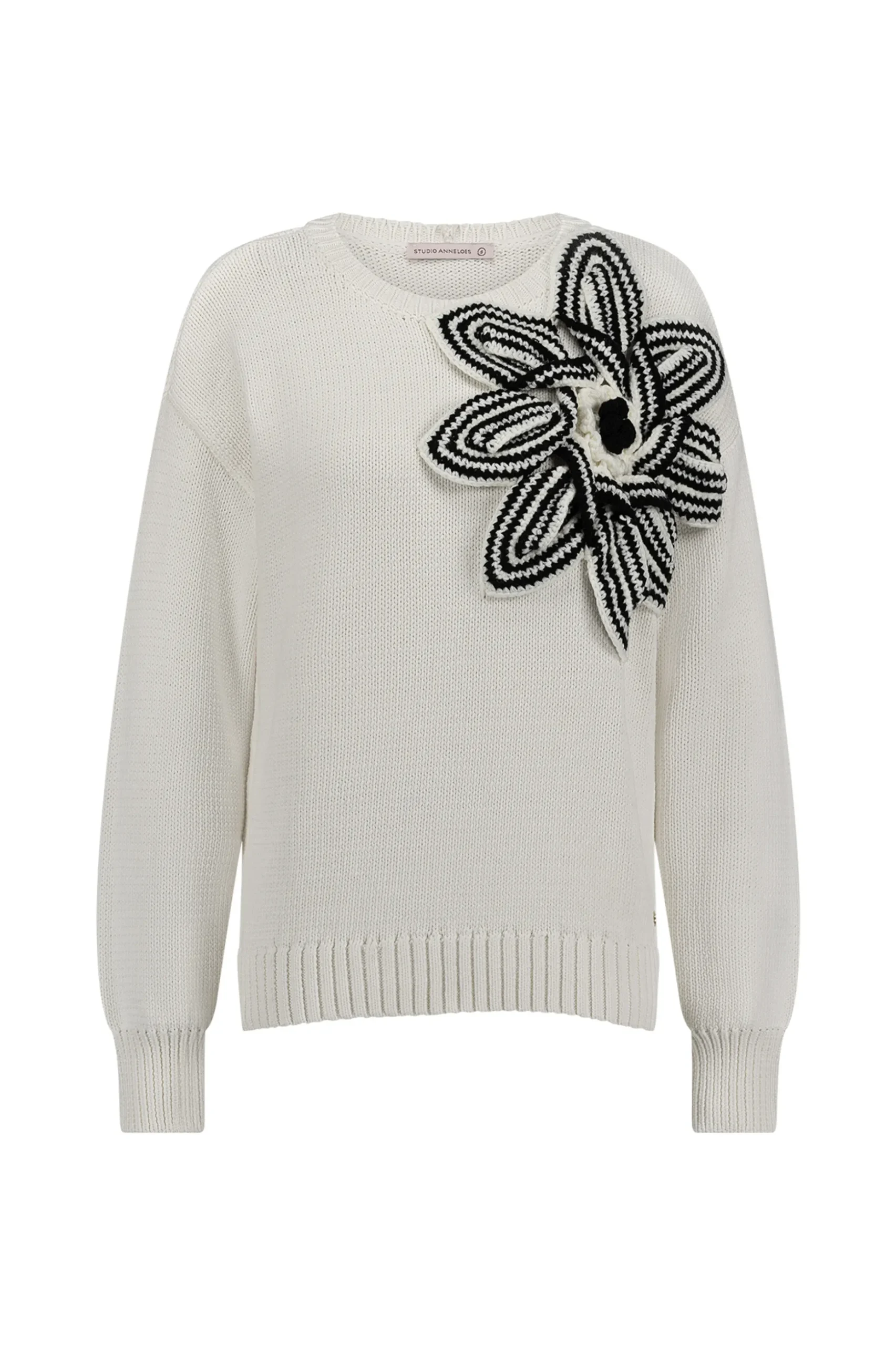 Valerie chunky flower pullover - off white