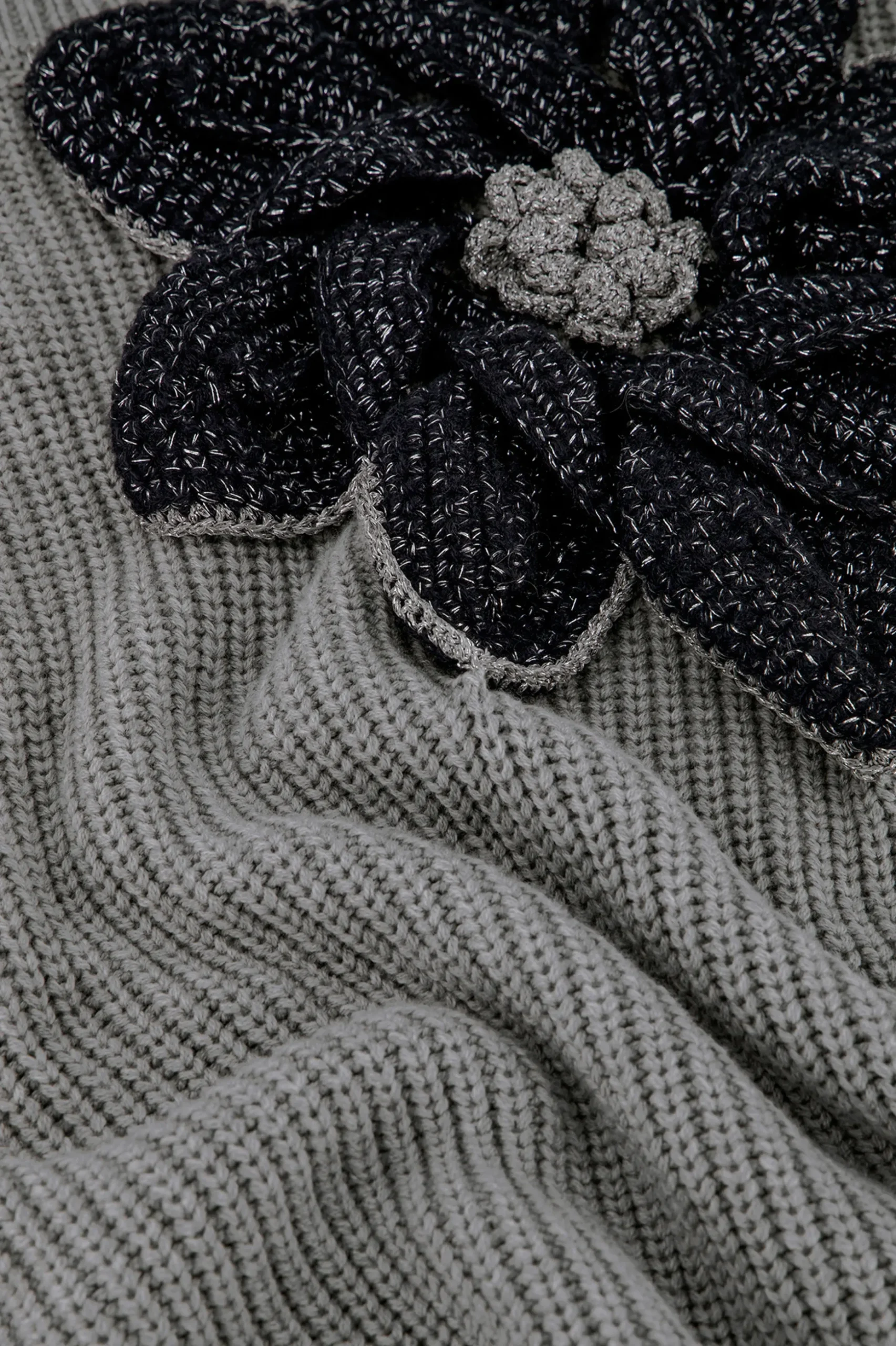 Valerie chunky flower pullover - grey melange